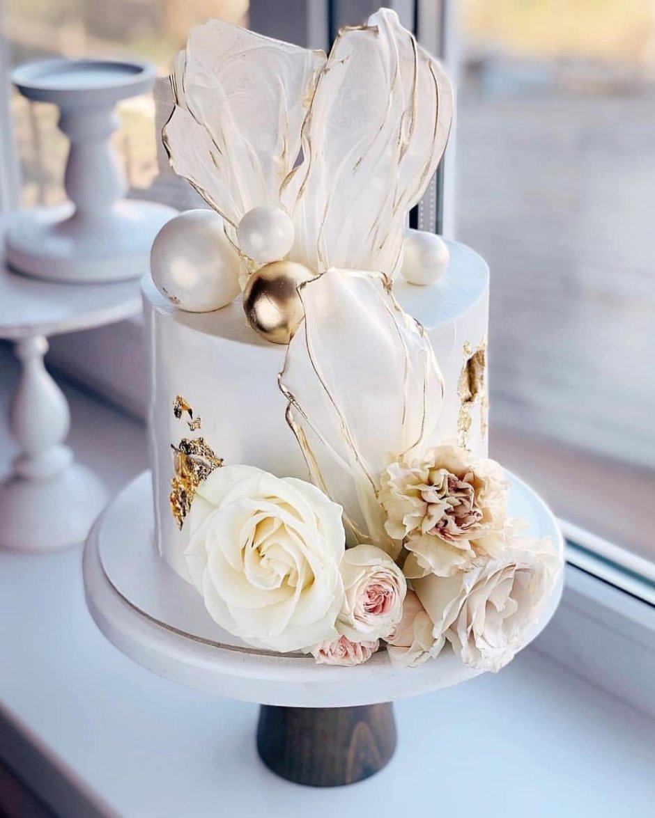 Украшение свадебного торта цветами из рисовой бумаги