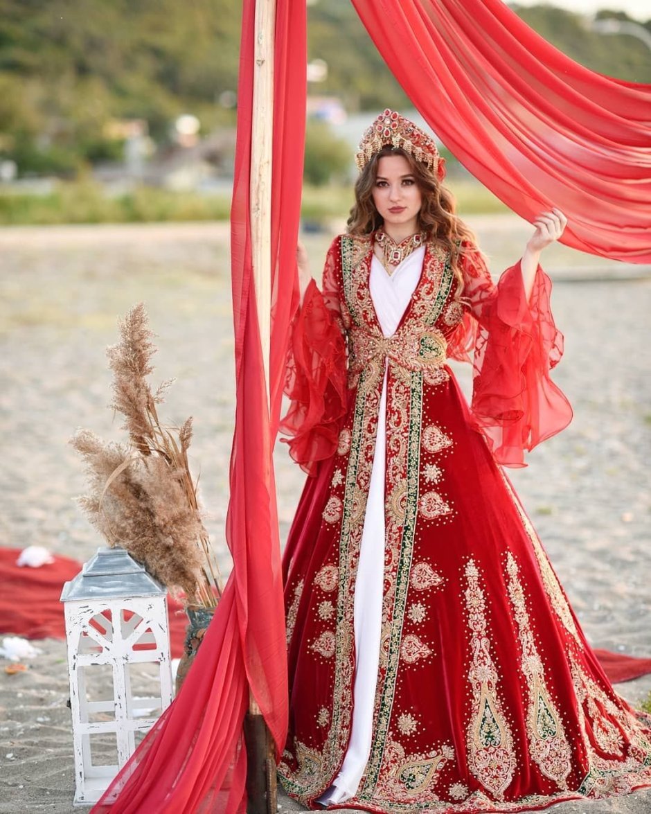Свадебное платье с кокошником