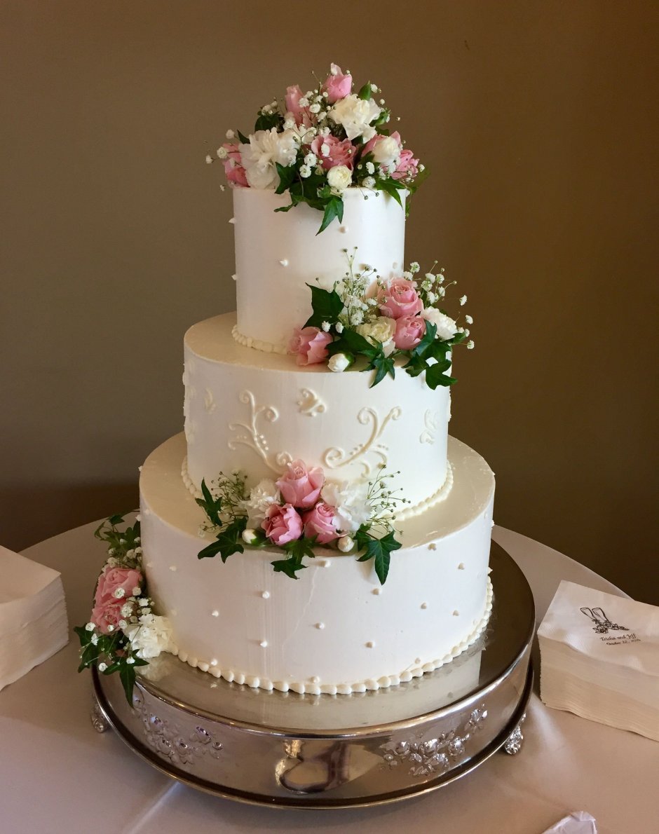 Свадебный торт двухъярусный с инициалами