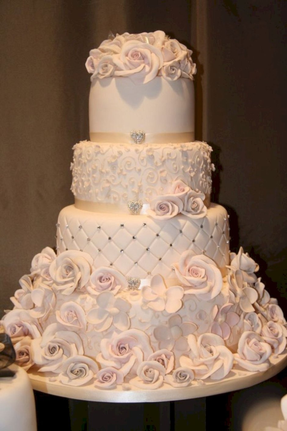 Асимметричный свадебный торт