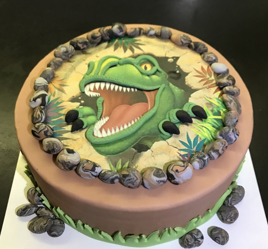 Торт украшенный динозаврами
