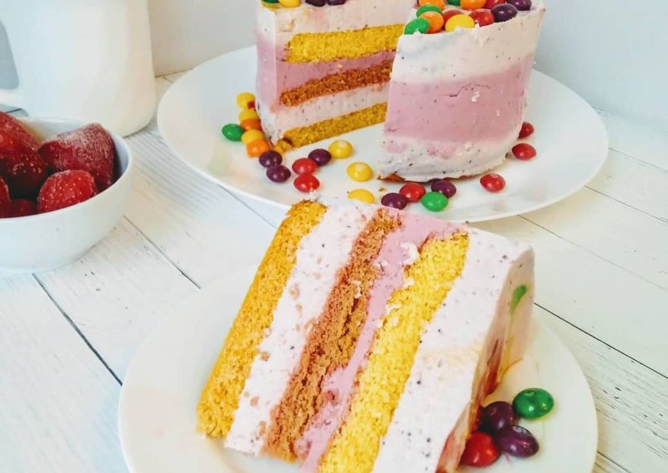 Торт из разноцветных коржей
