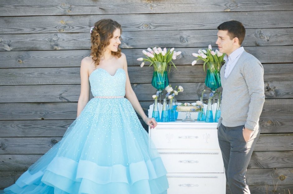 Свадебное платье белое с синим