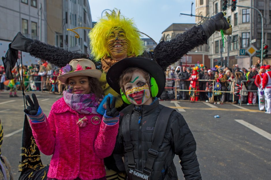 Кёльнский карнавал в Германии дети