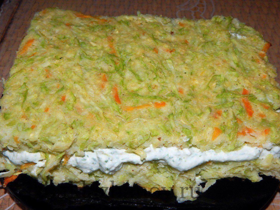 Печёночный торт из куриной печени с морковью и луком и майонезом