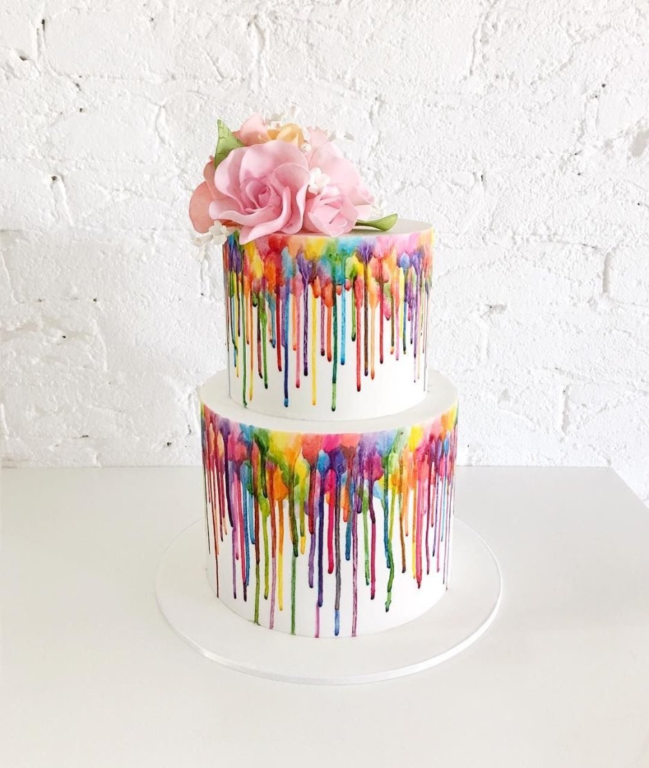 Торт с разноцветными подтеками
