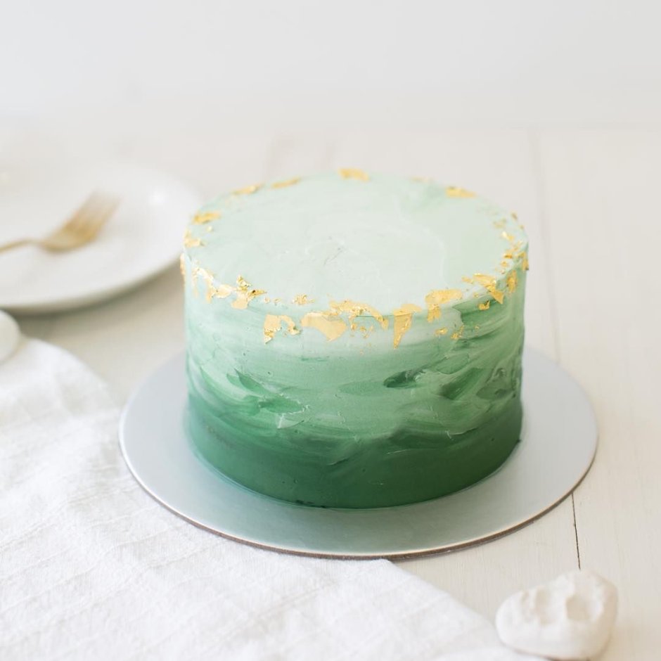 Торт с зелеными мазками