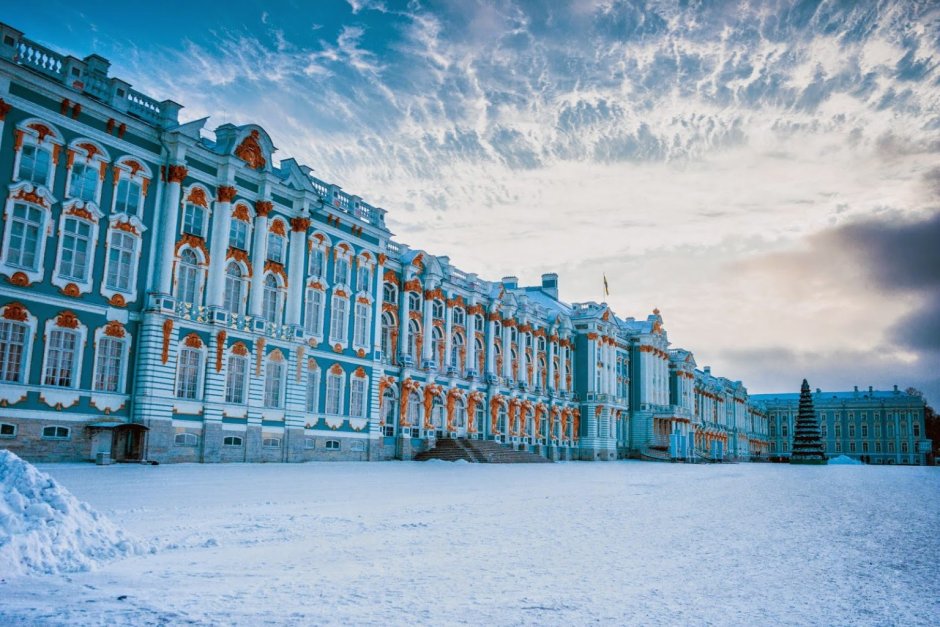 Екатерининский дворец в Санкт-Петербурге зимой