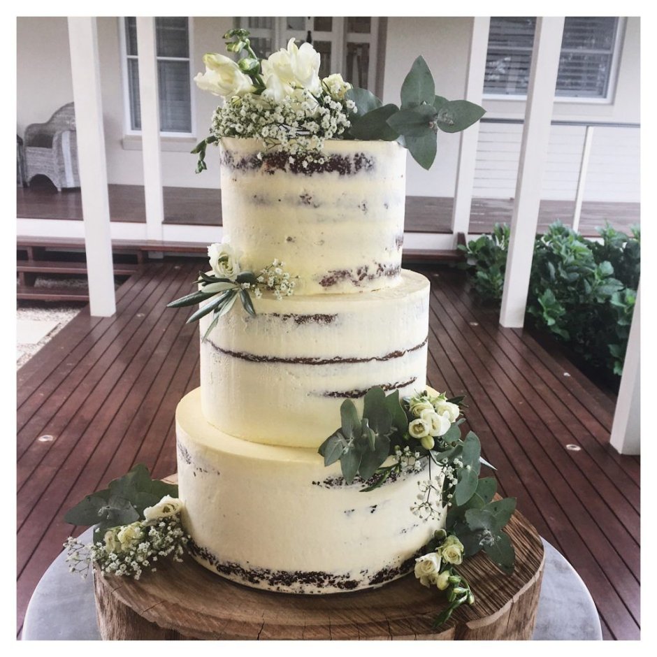 Свадебный торт белый с зеленью