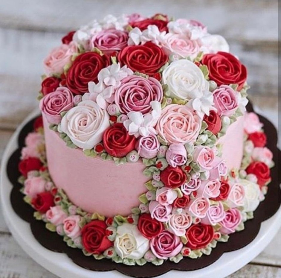 Тортик с розами очень красивый