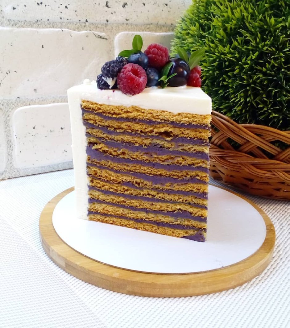 Торт бисквитный голубой