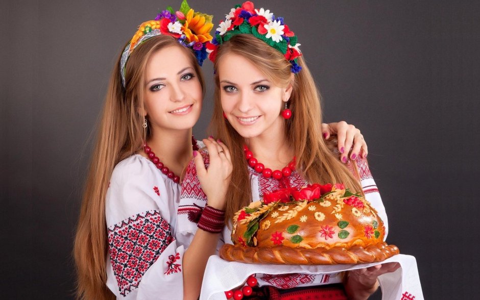 Русская красавица с хлебом и солью