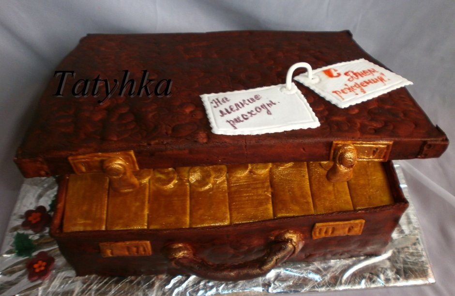 Торт чемодан с золотом
