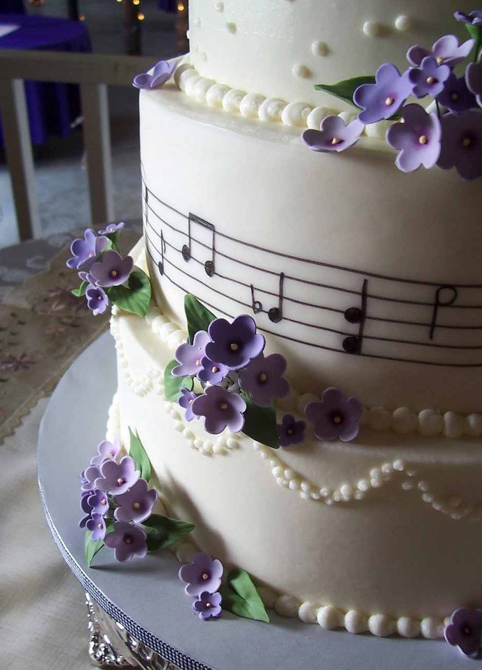 Свадебный музыкальный торт сиреневый