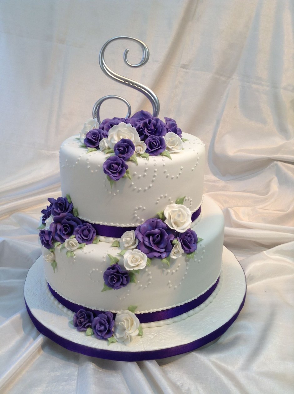 Свадебный торт двухъярусный фиолетовый