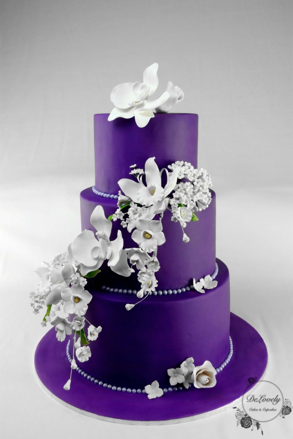 Изящный торт для девочки фиолетовый