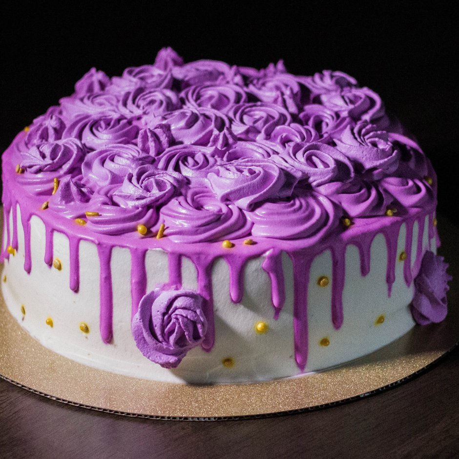 Торт с фиолетовыми подтеками