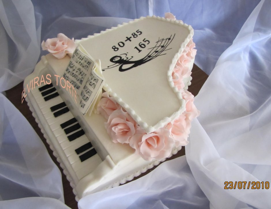 Свадебный торт рояль
