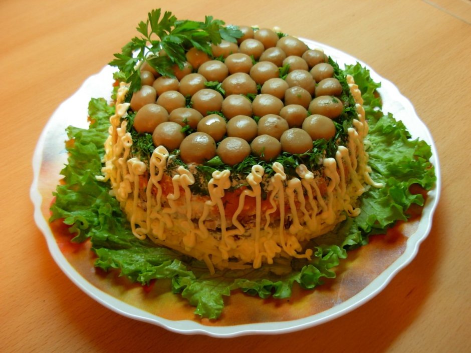 Салат в форме торта