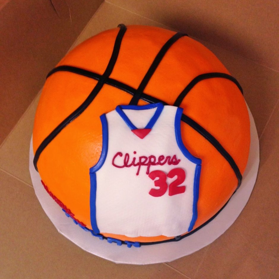Торт в виде баскетбольного поля