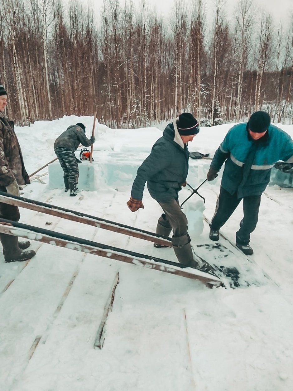 Ледовые скульптуры на Байкале 2022