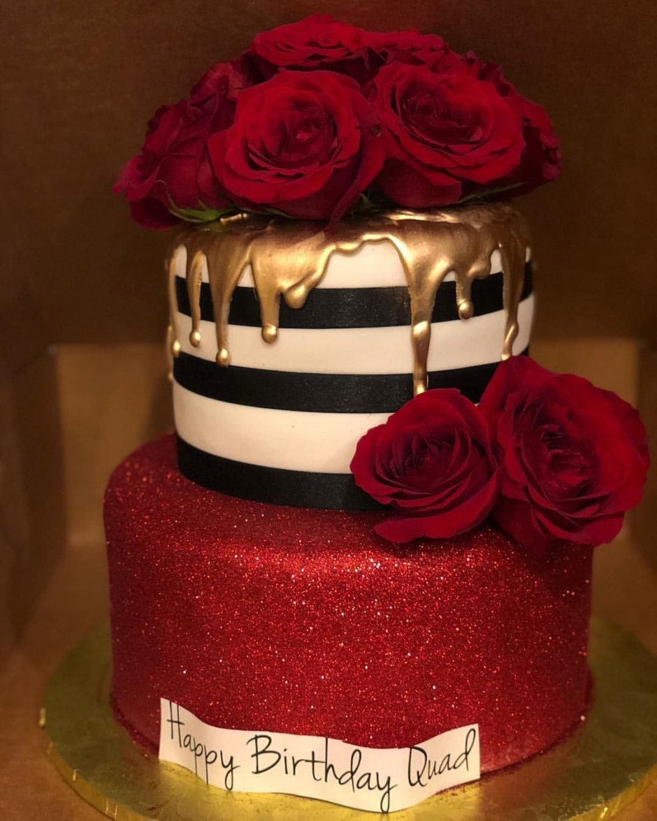 Красный торт для женщины