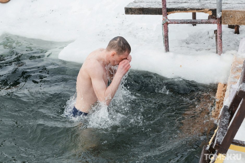 Купание в проруби на крещение 2021 Томск