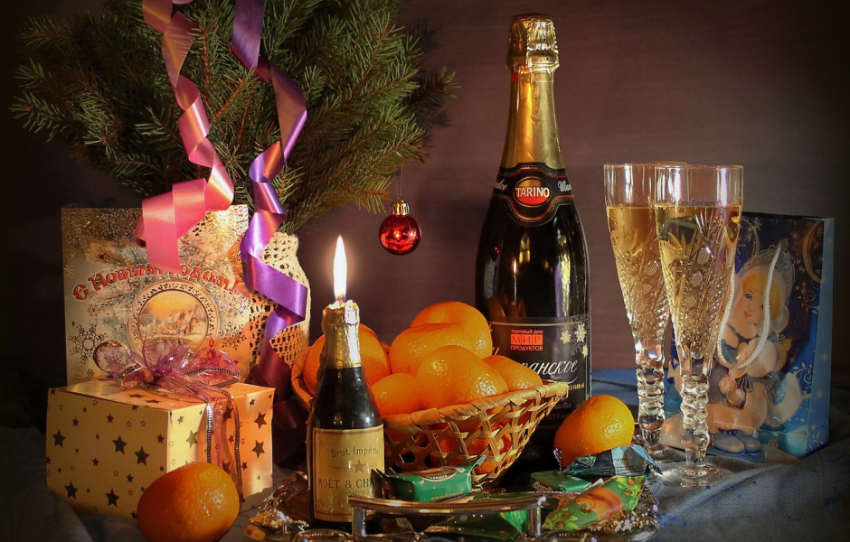 Шампанское сыр мандарины на новогоднем столе