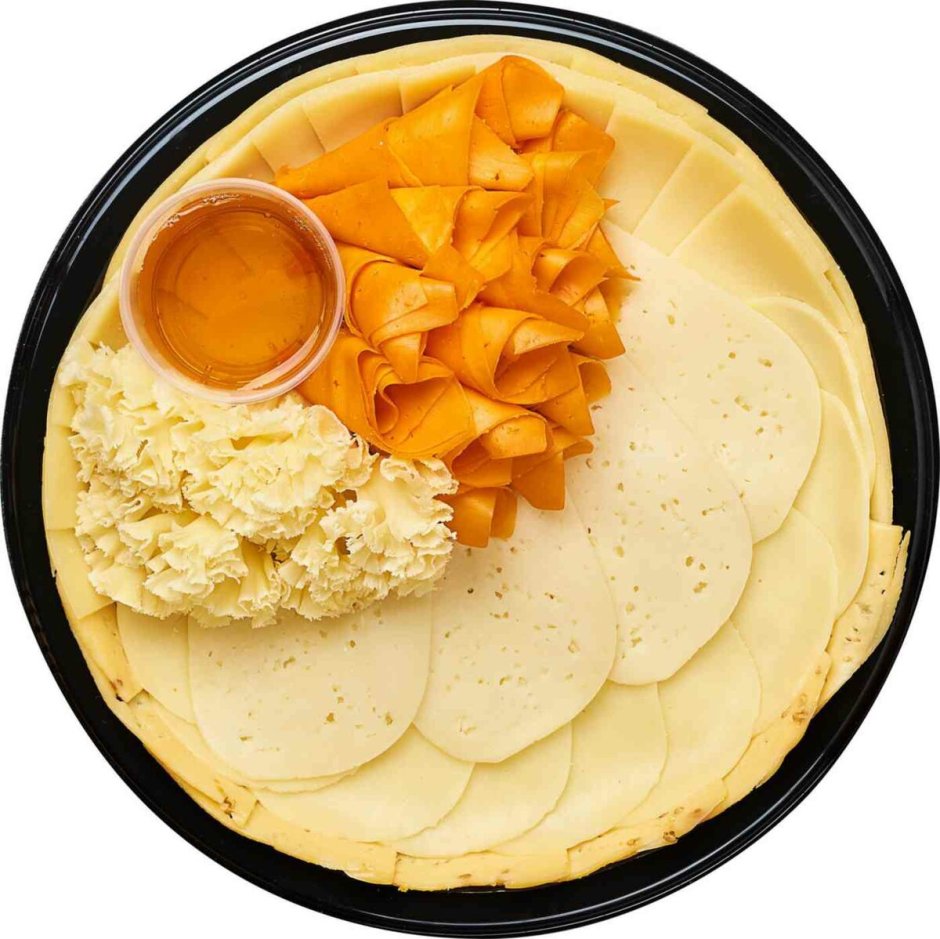 Сыр на тарелке