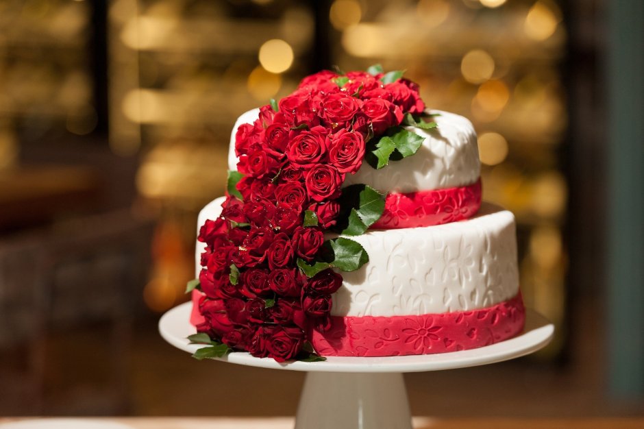 Свадебный торт красный бархат двухъярусный