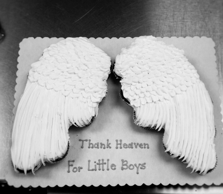 Торт на рождение мальчика Крылья ангела