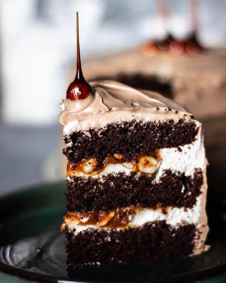 Шоколадный торт с карамельным кремом