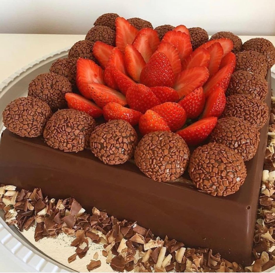 Декор шоколадного торта для девушки