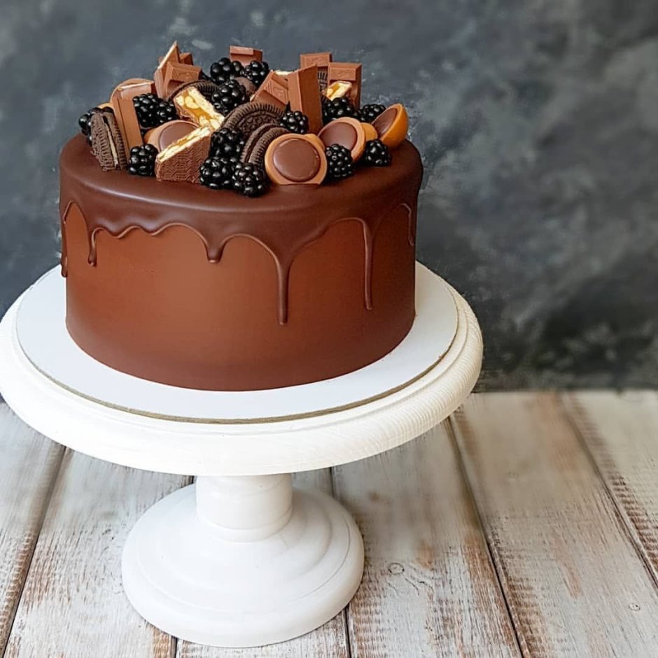 Двухъярусный шоколадный торт