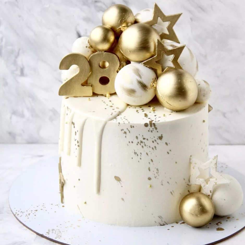Торт с золотыми шарами