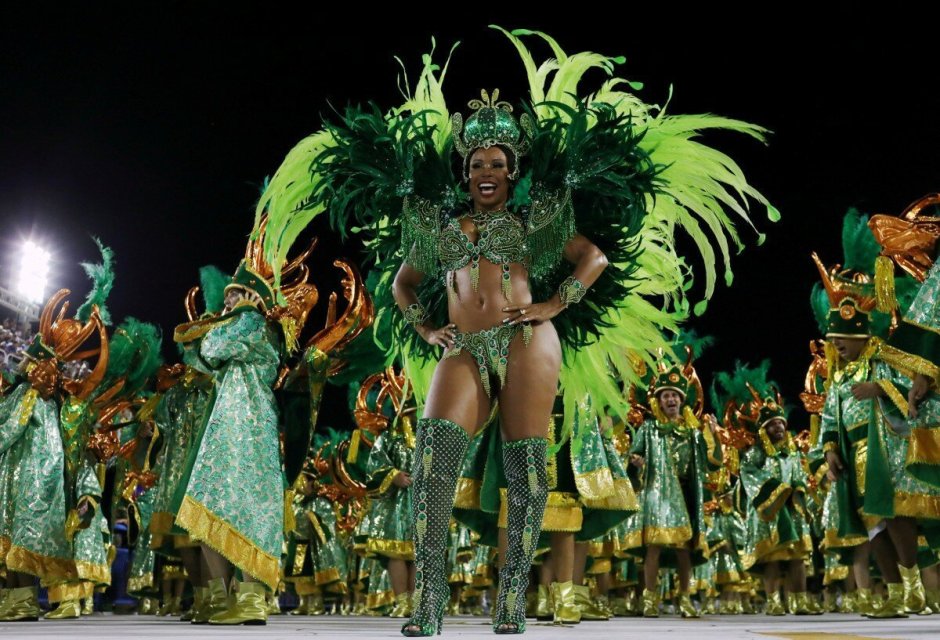 Карнавал в Бразилии шествие