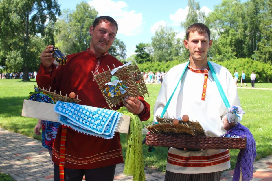 Скульптура коробейнику на Вайнера