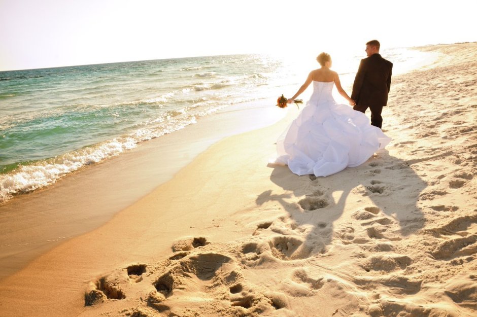 Невеста на берегу моря