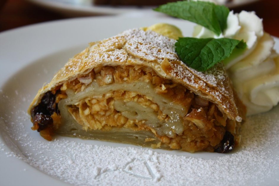 Яблочный штрудель (Apfelstrudel)