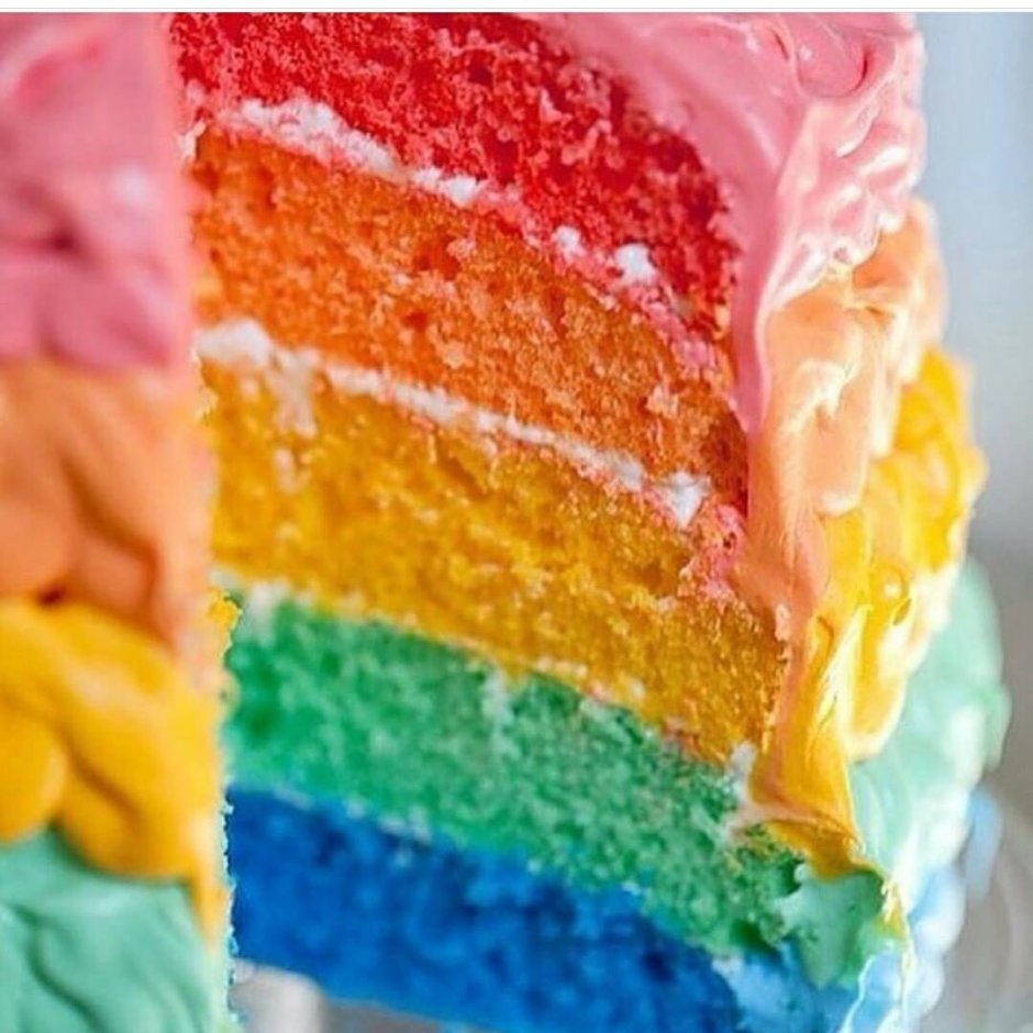 Цветной торт в разрезе