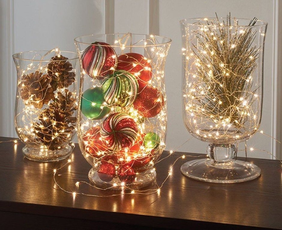 Новогодние стеклянные вазы с гирляндами