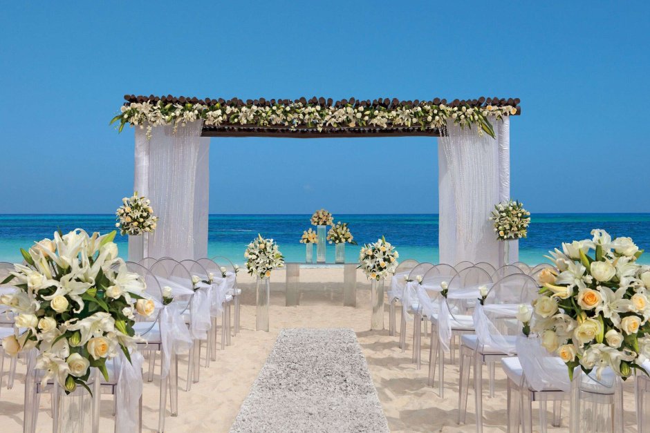 Свадебная арка на море