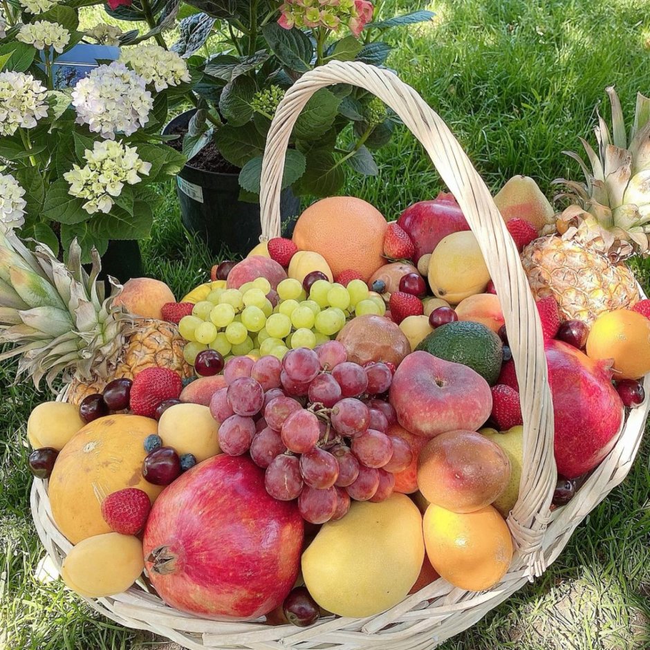 Корзина с тропическими фруктами в подарок Мурманск