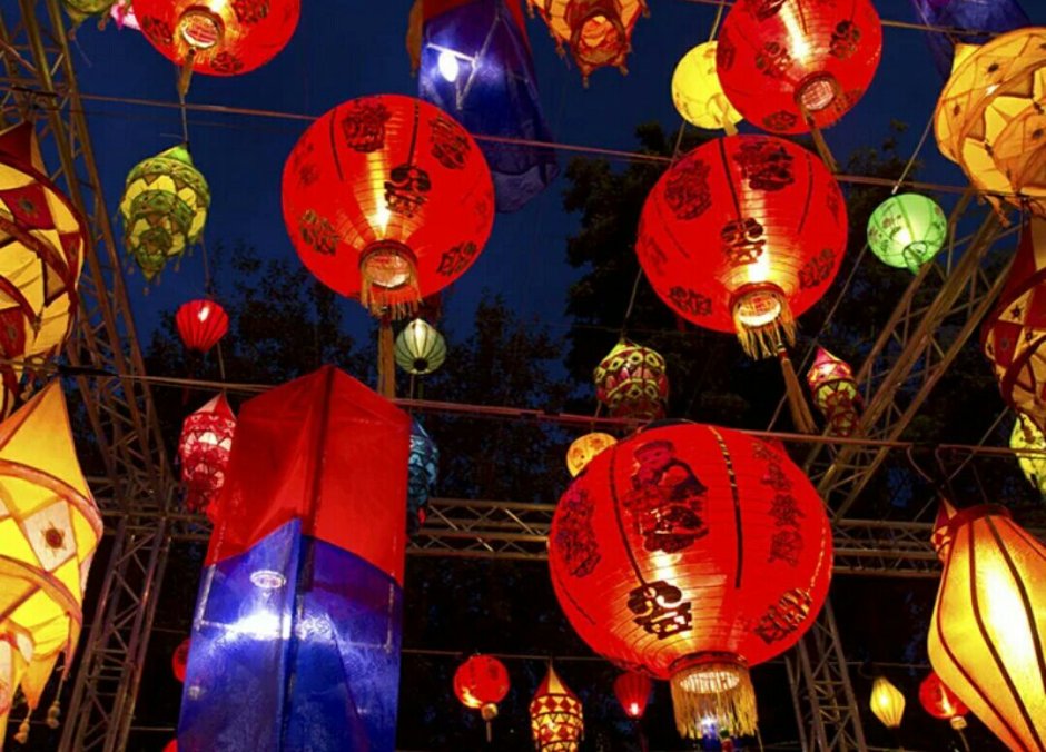Фестиваль фонарей в Китае полнолуние