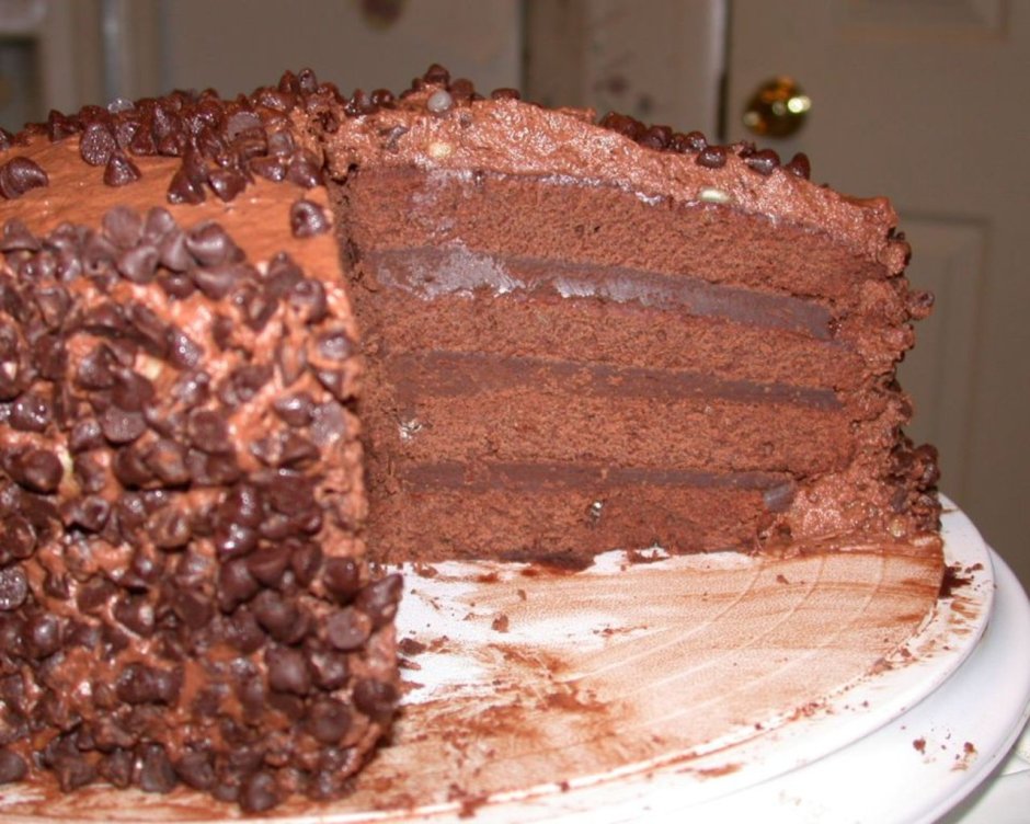 Трёхэтажный шоколадный торт