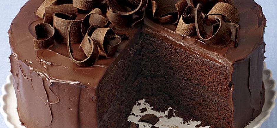 Огромный шоколадный торт