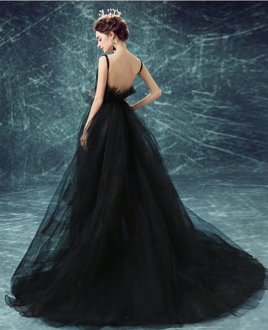 Чёрное бальное платье Эстетика