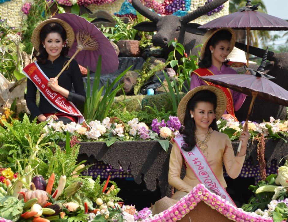 Фестиваль цветов в Таиланде девушки