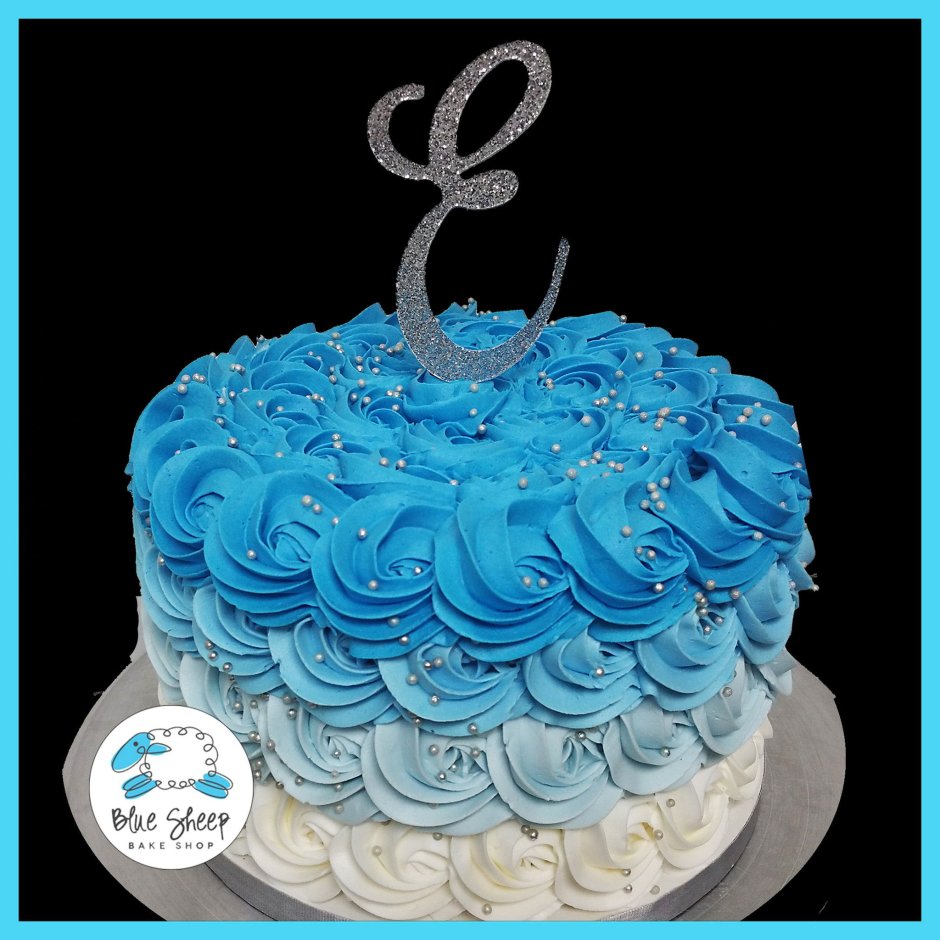 Кремовый торт голубого цвета