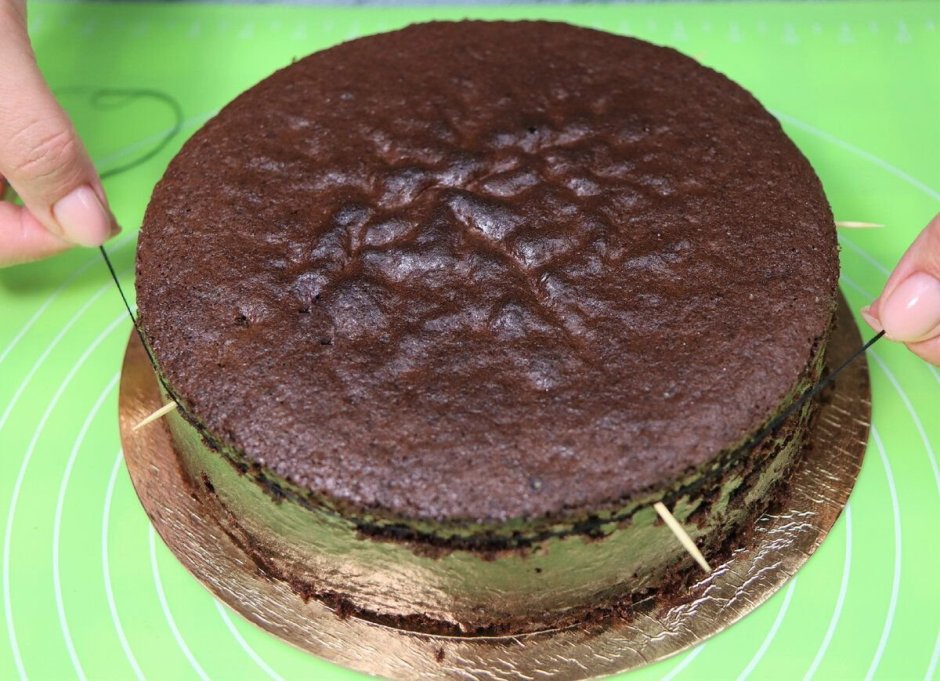 Тортик из готовых бисквитных шоколадных коржей